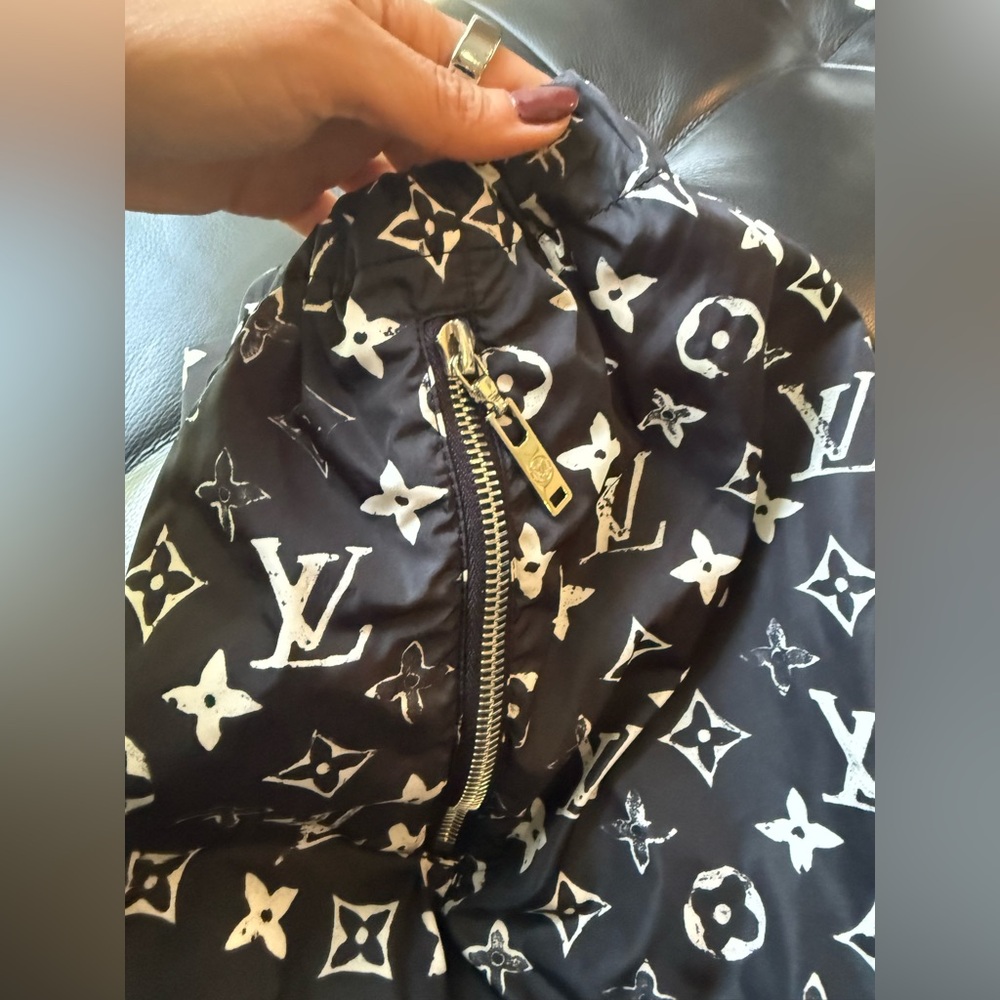 Louis Vuitton stencils-effect monogram shorts - Picture 4 of 5